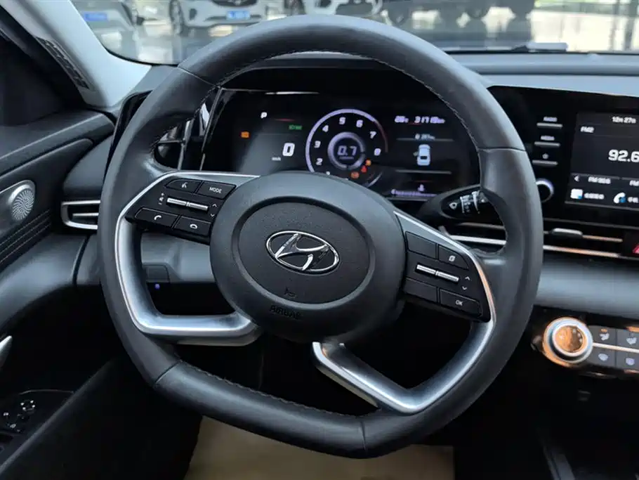 Hyundai Elantra 2021 1.5L CVT GLX Elite Edition фото 15