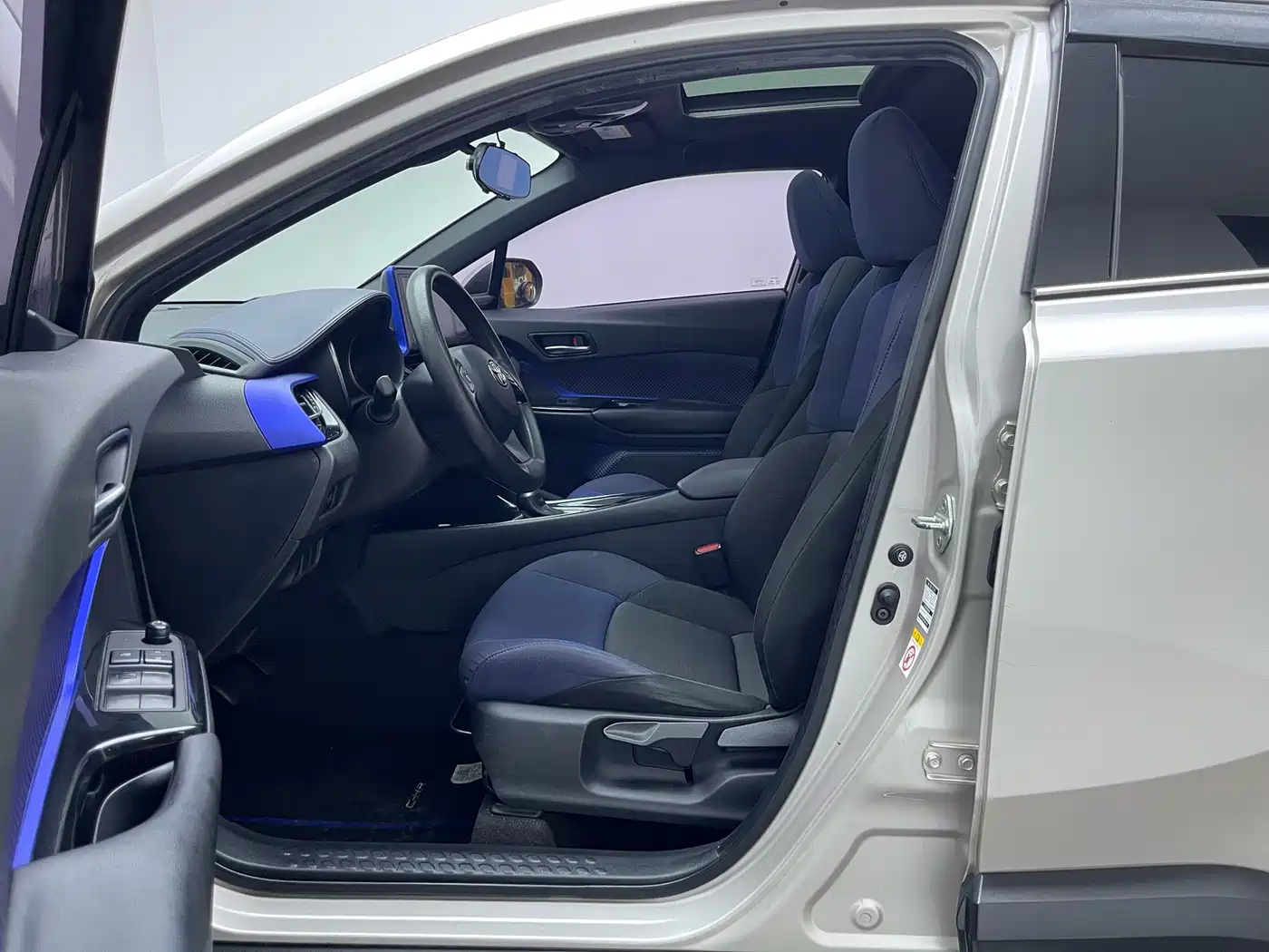 Toyota C-HR 2020 Model 2.0L Leading фото 10