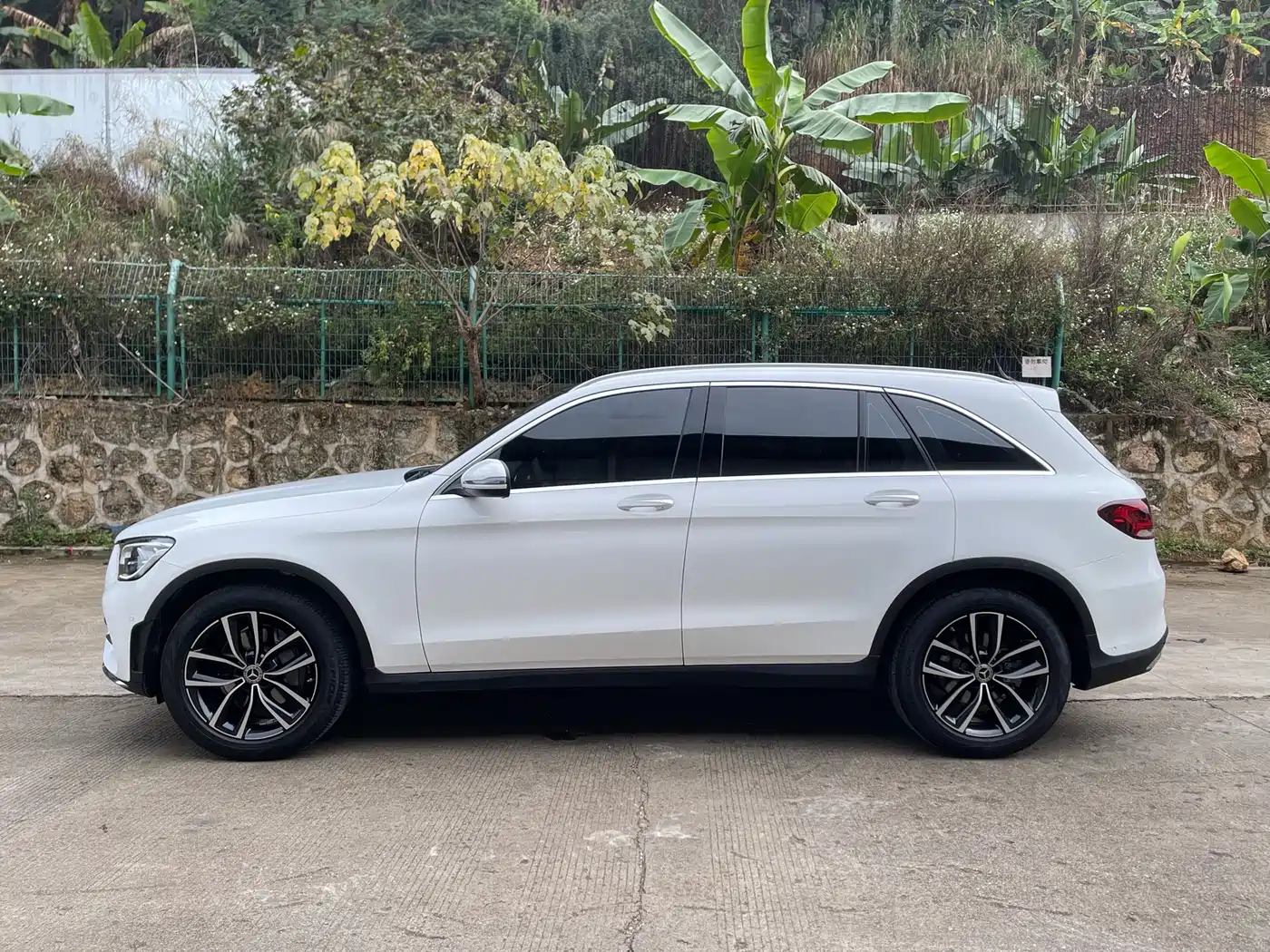 MERCEDES-BENZ GLC