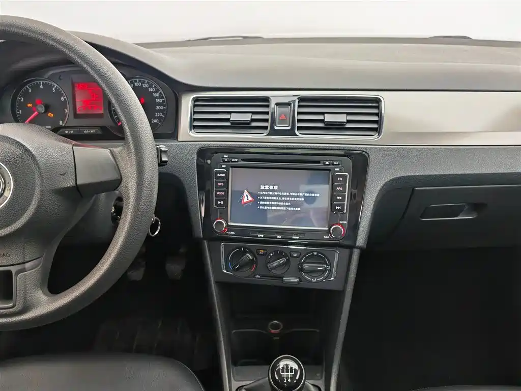 Volkswagen Santana 2013 1.6L Manual Comfort Edition фото 12
