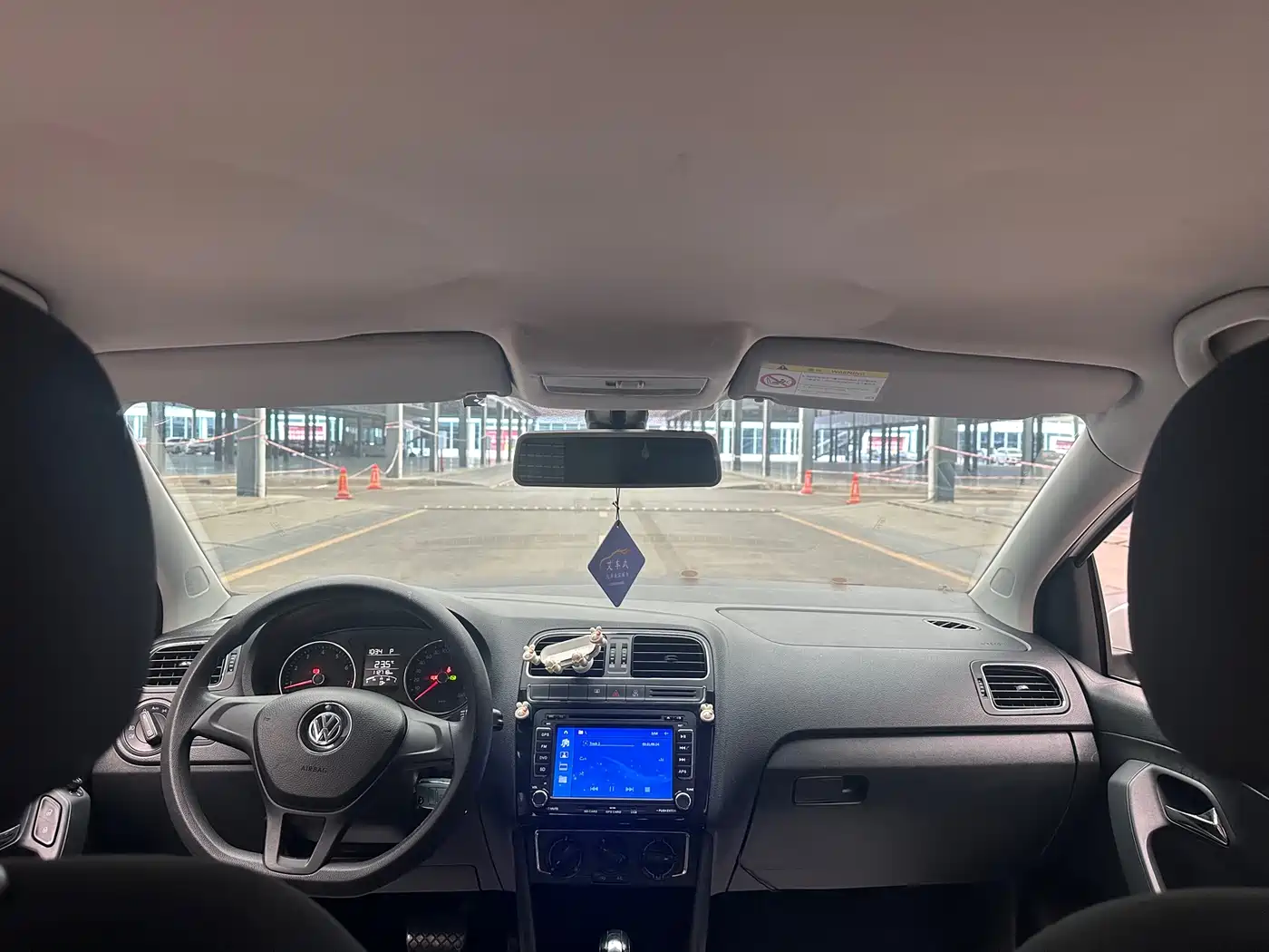 Volkswagen Polo 2014 1.6L Automatic Comfort Edition фото 10