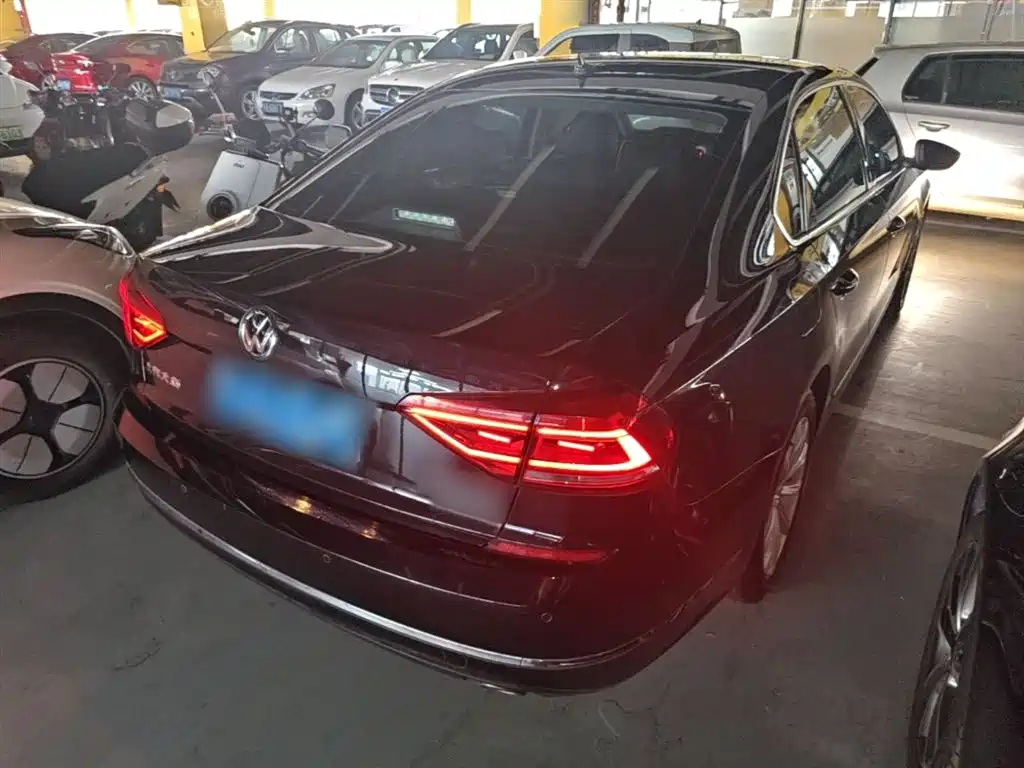 Volkswagen Passat 2017 330TSI DSG Prestige фото 7