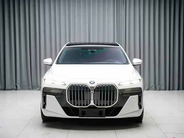 BMW 7 Series 2023 740Li Exclusive M Sport Package — фото 5