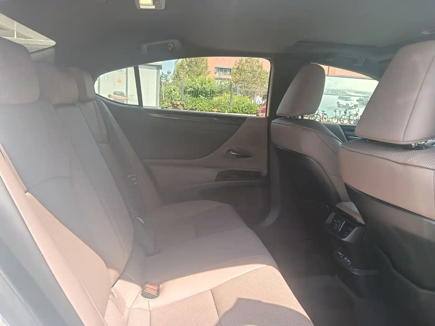 Lexus ES 2021 200 Excellence Edition фото 29