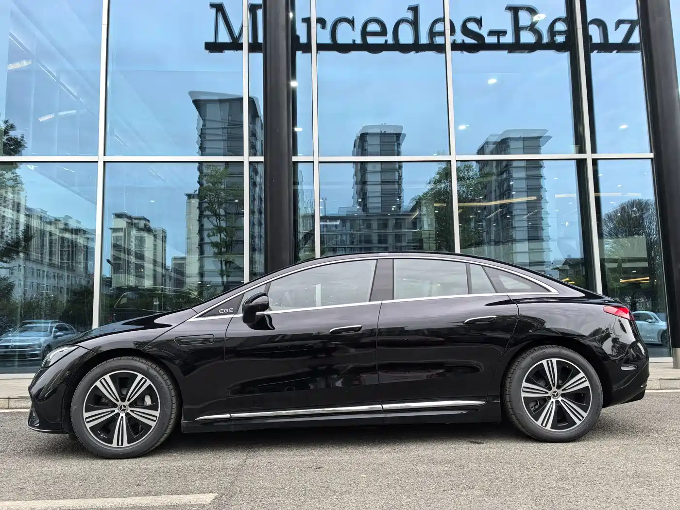 Mercedes-Benz EQE 2025 Model 500 4MATIC Luxury Edition фото 17