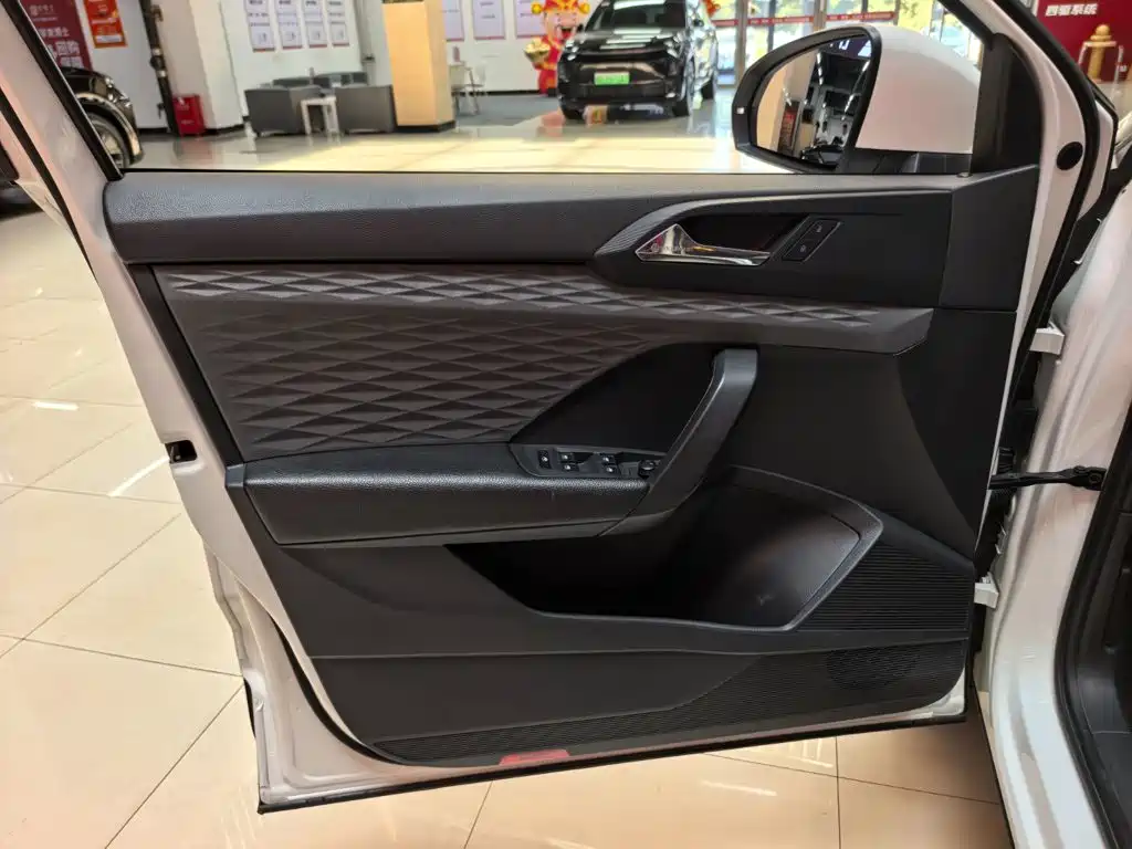 Volkswagen Tharu, миниатюра 6