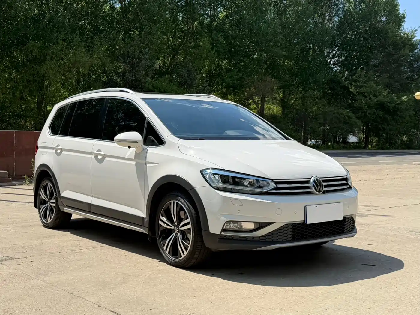 Volkswagen Touran 2021 Touran L 280TSI DSG Cross Edition 7-seater фото 3