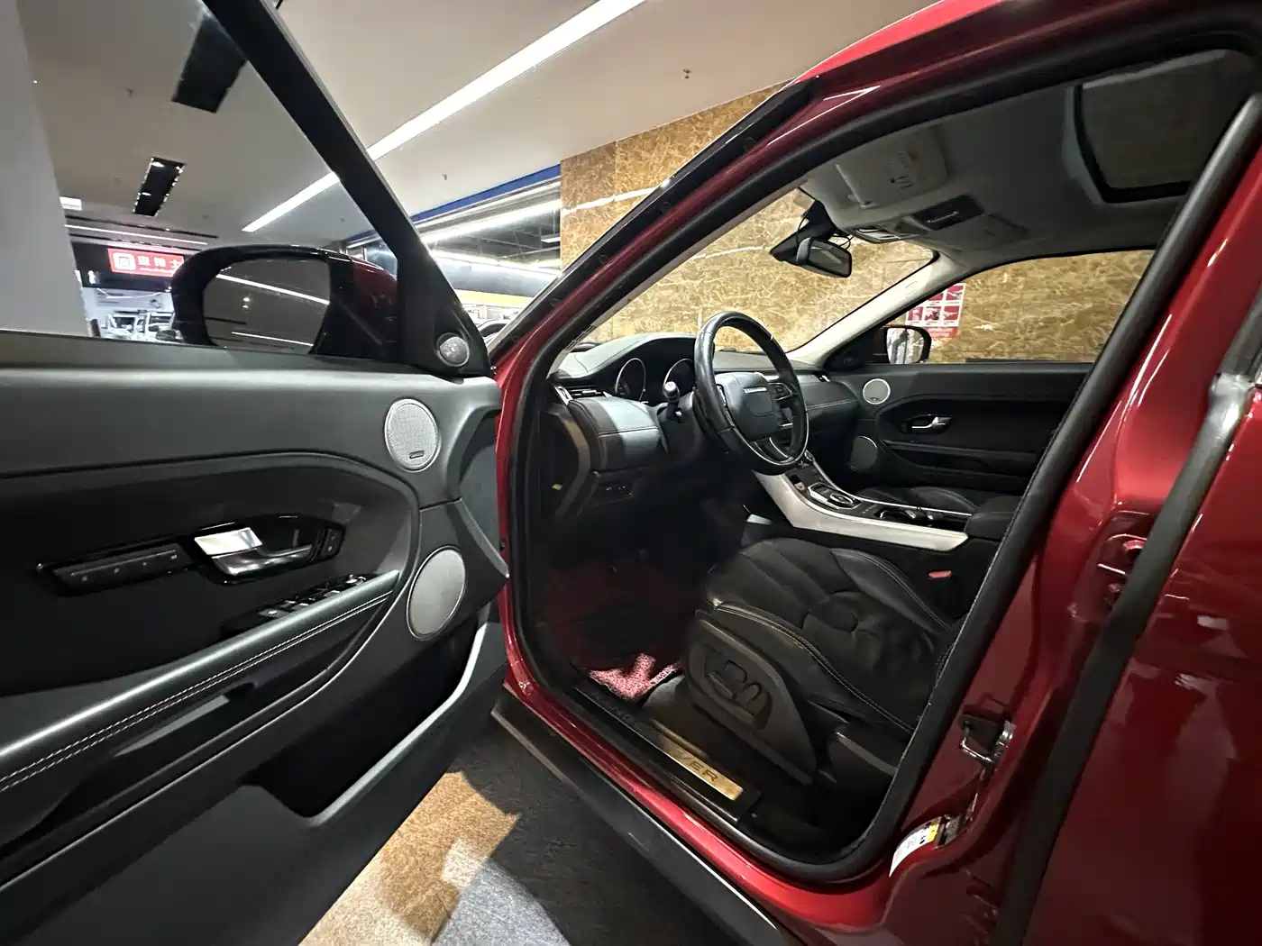 Land Rover Range Rover Evoque (Import) 2012 2012 2.0T 5-door Premium Edition
