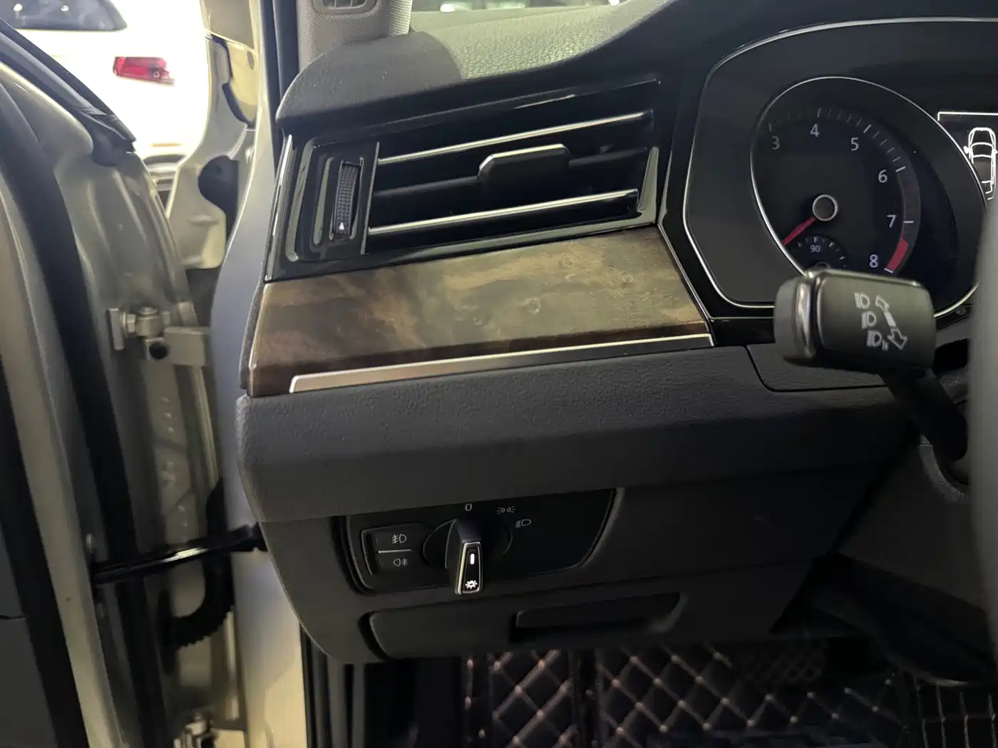 Volkswagen Magotan 2018 330TSI DSG Luxury фото 16