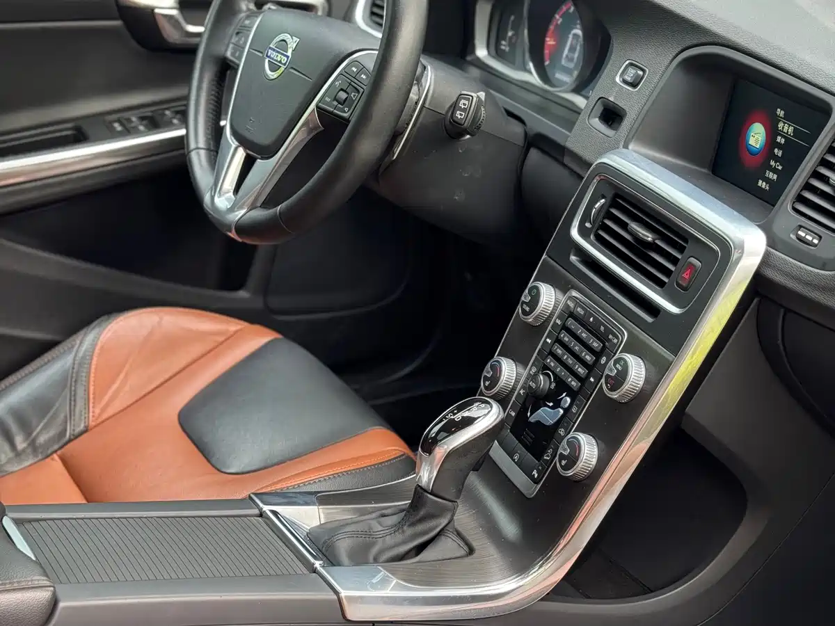 Фото 23 - Volvo V60