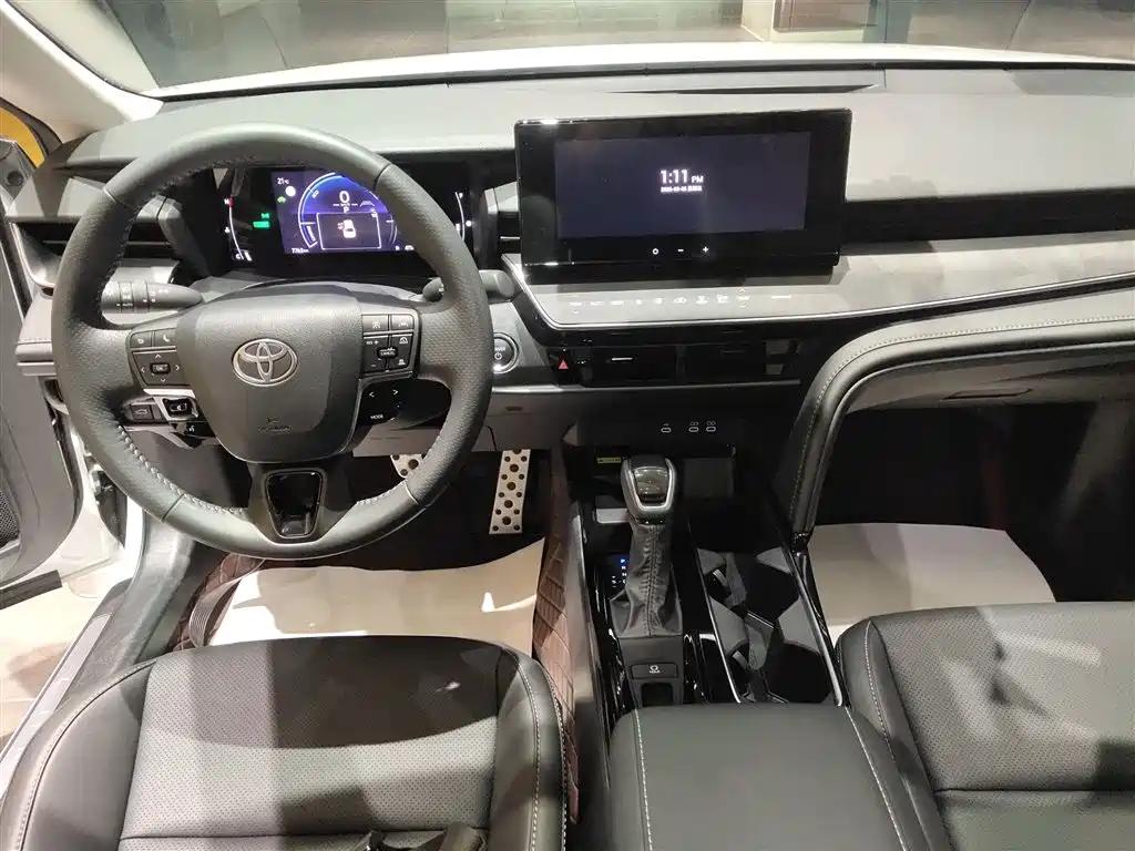 Toyota Camry 2026 Hybrid 2.0HSE Sport Lite Edition фото 13