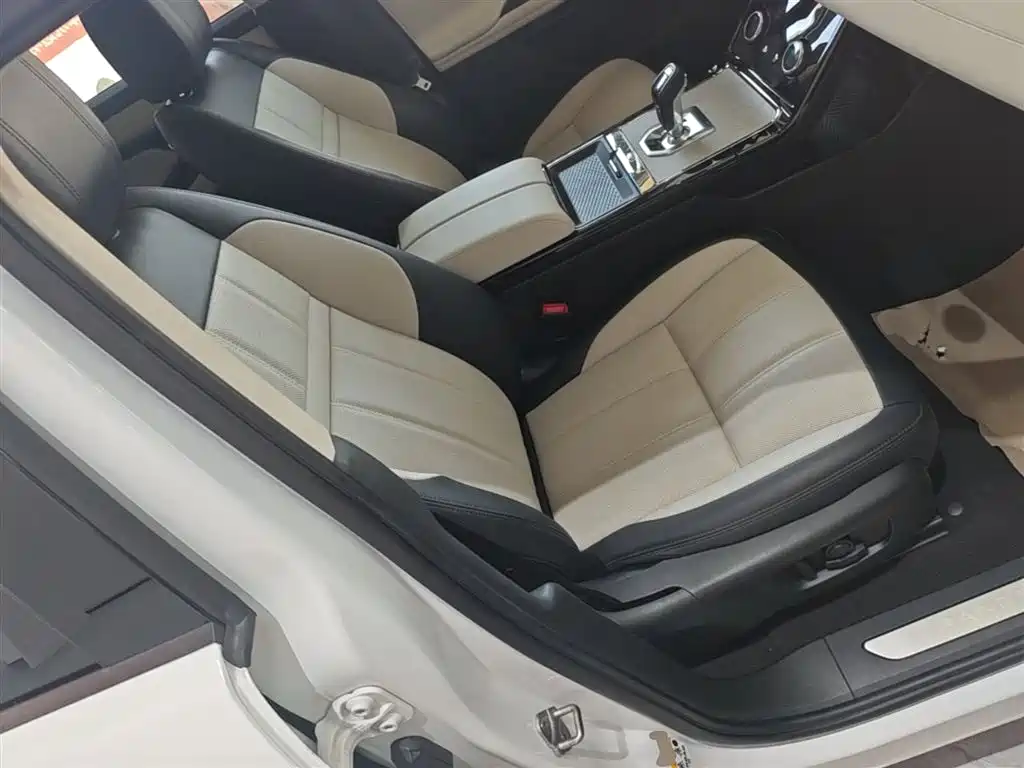 Land Rover Range Rover Evoque New Energy 2023 Range Rover Evoque L P300e Plug-in Hybrid Edition фото 25