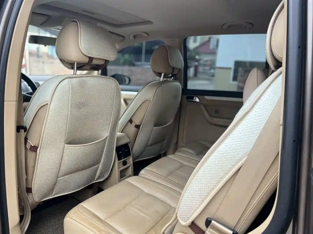 Volkswagen Touran 2011 1.4T DSG Smart Elegance 5-seater фото 8