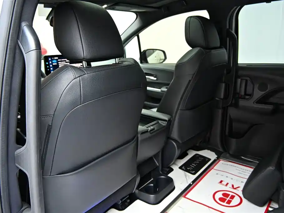 Toyota Sienna 2021 2.5L Hybrid Premium Edition фото 14