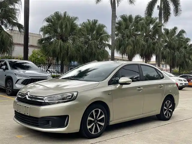  Citroën C4 C-Quatre 2016 1.2THP Automatic Luxury