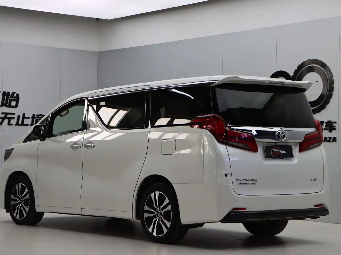Toyota Alphard 2018 Facelift 3.5L Premium Edition фото 4