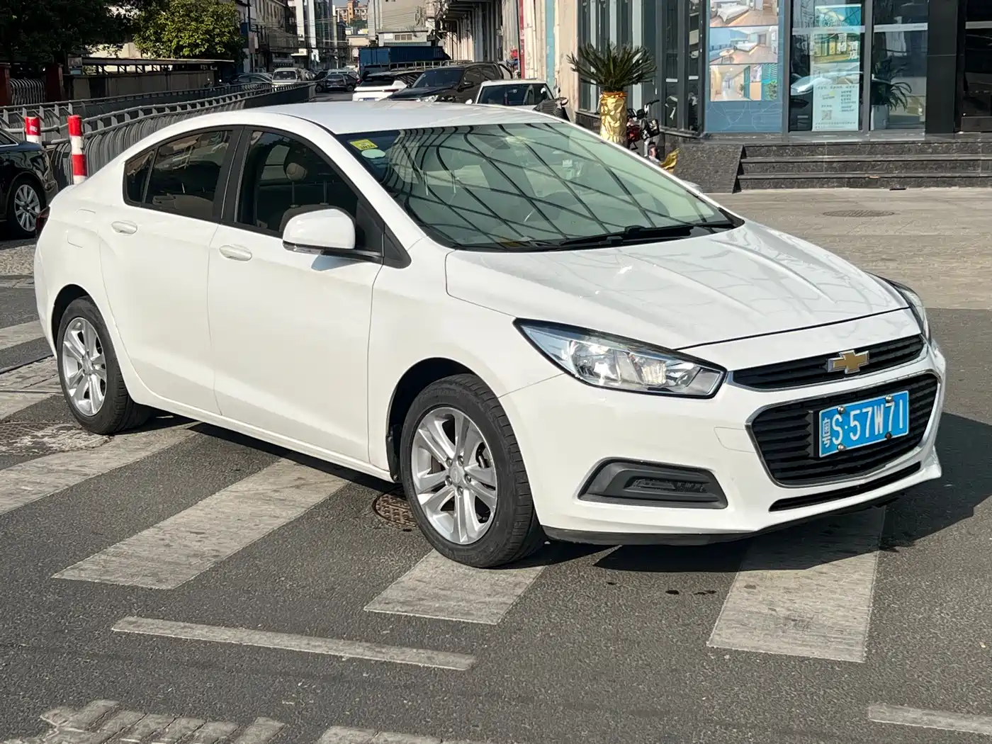 Chevrolet Cruze 2015 1.5L Automatic Fashion Navigation Edition фото 3
