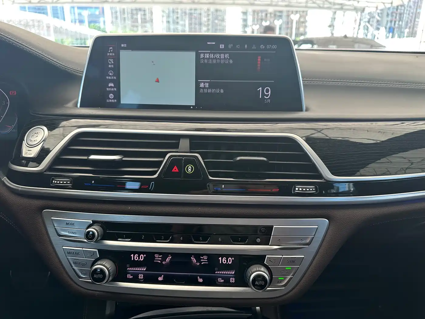 BMW 7 Series 2019 740Li Leading M Sport Package фото 27