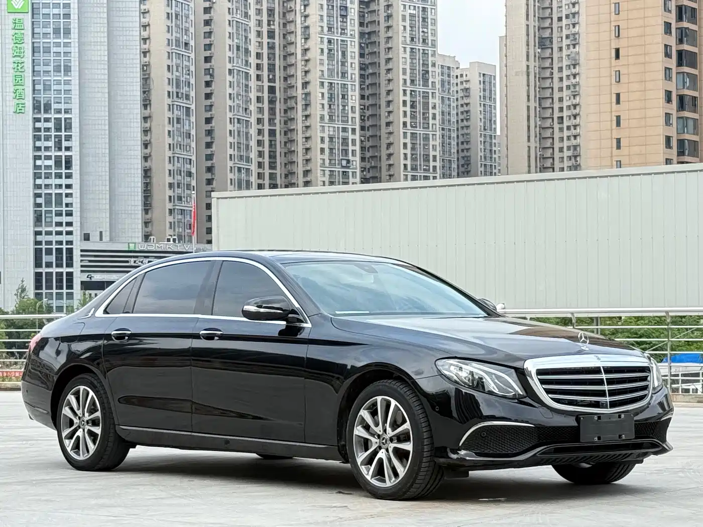 Mercedes-Benz E-Class 2019 E 300 L Luxury фото 3