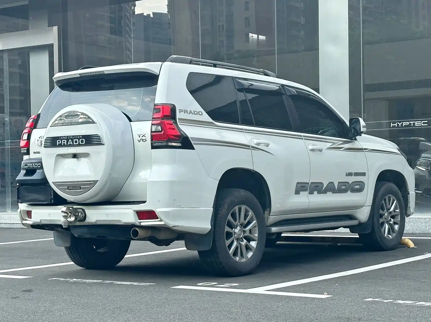 Photo 2 - Toyota Prado