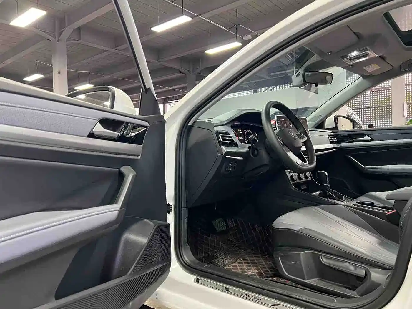 Volkswagen Lavida 2024 Model 1.5L Automatic Starlight 5 Million Edition фото 4