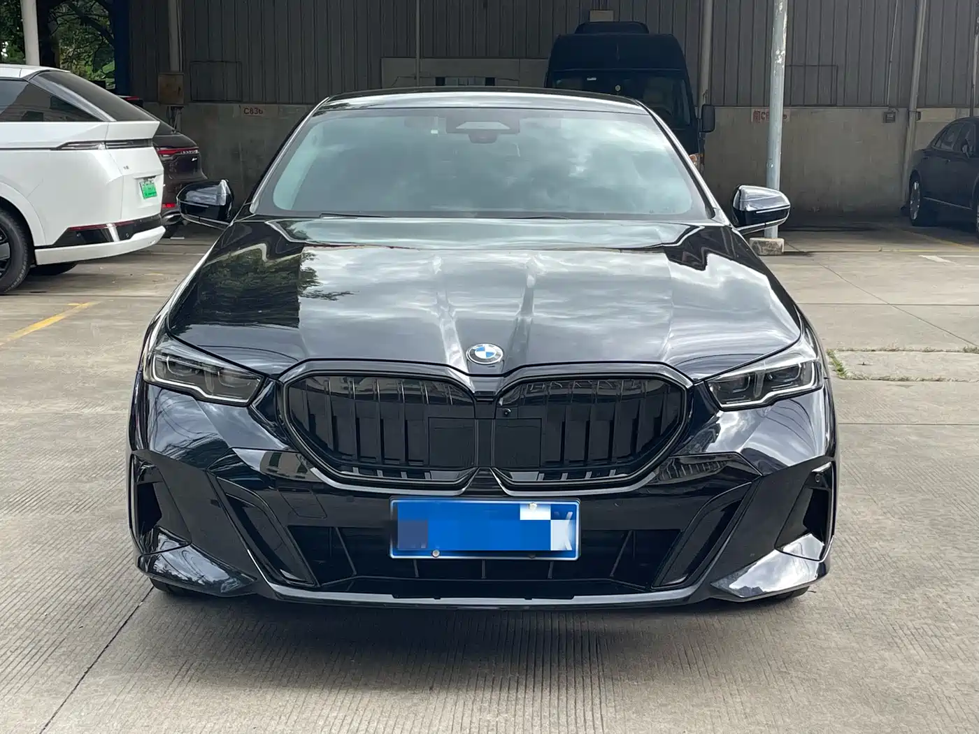 BMW 5 Series 2026 530Li Exclusive M Sport Package фото 2