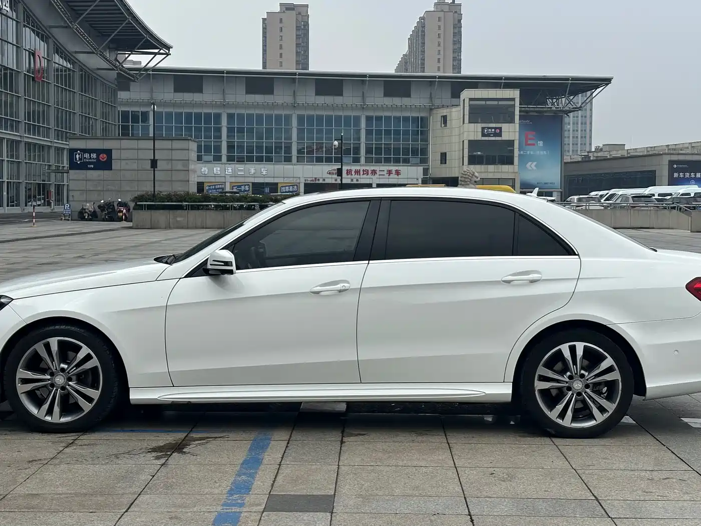 Mercedes-Benz E-Class 2015 E 260 L Sport фото 7