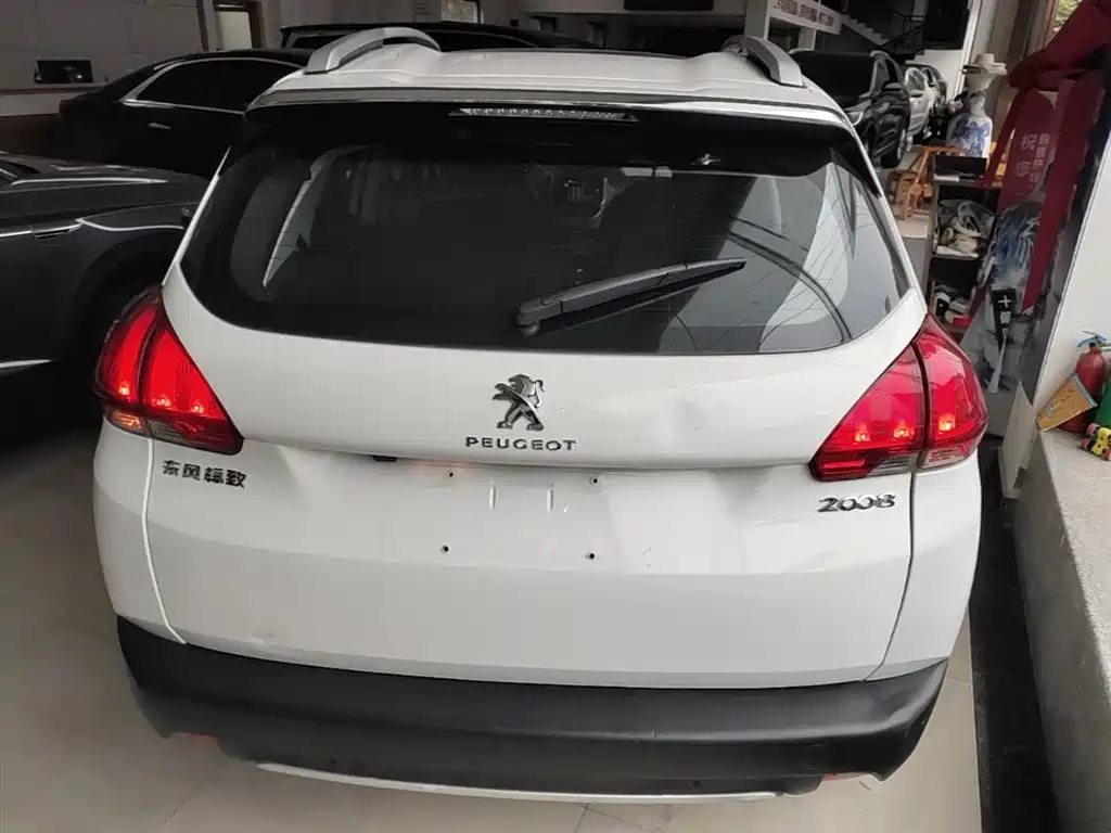 Peugeot 2008 2014 1.6L Automatic Navigation Edition фото 6