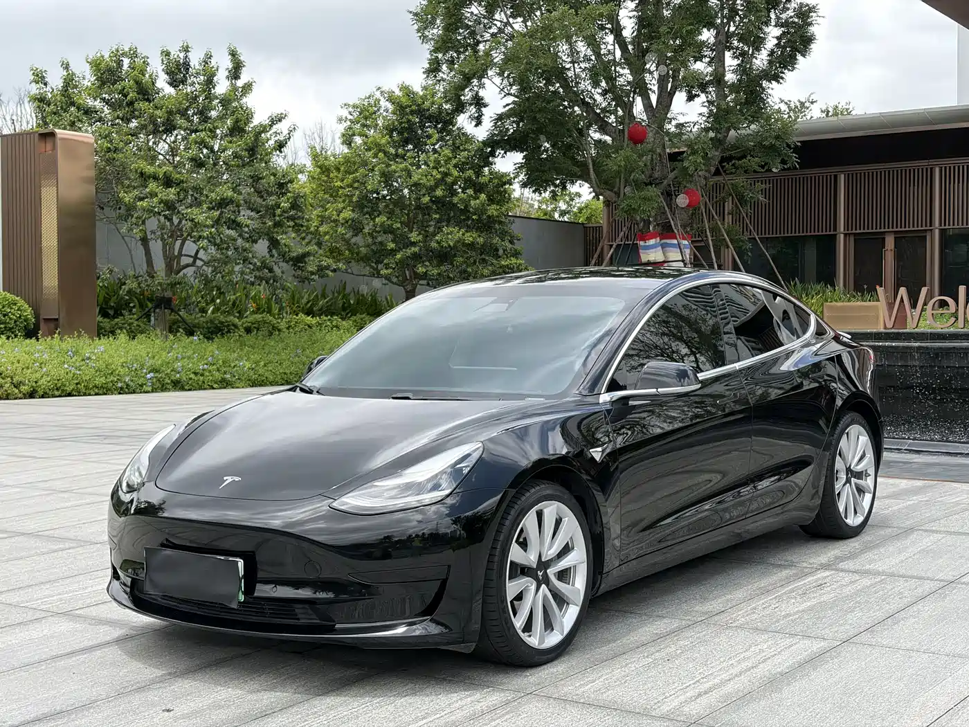 TESLA MODEL 3