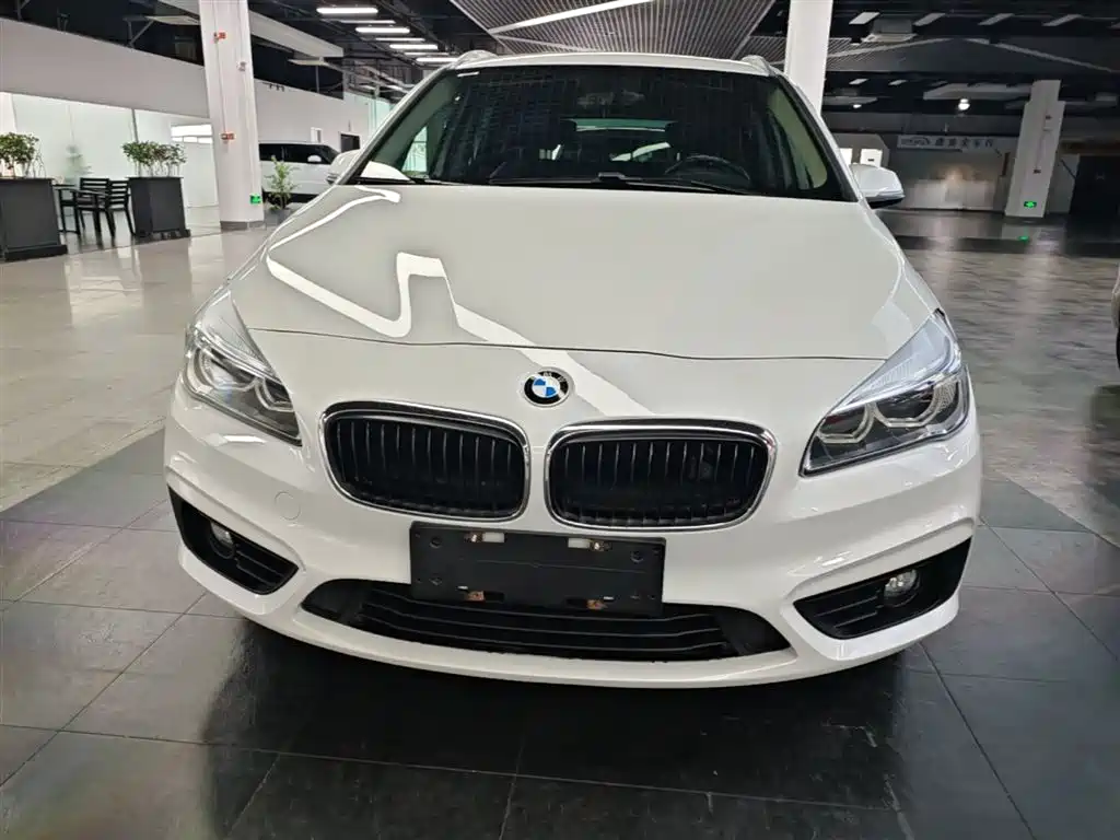 BMW 2 Series Touring 2016 218i Leading фото 3