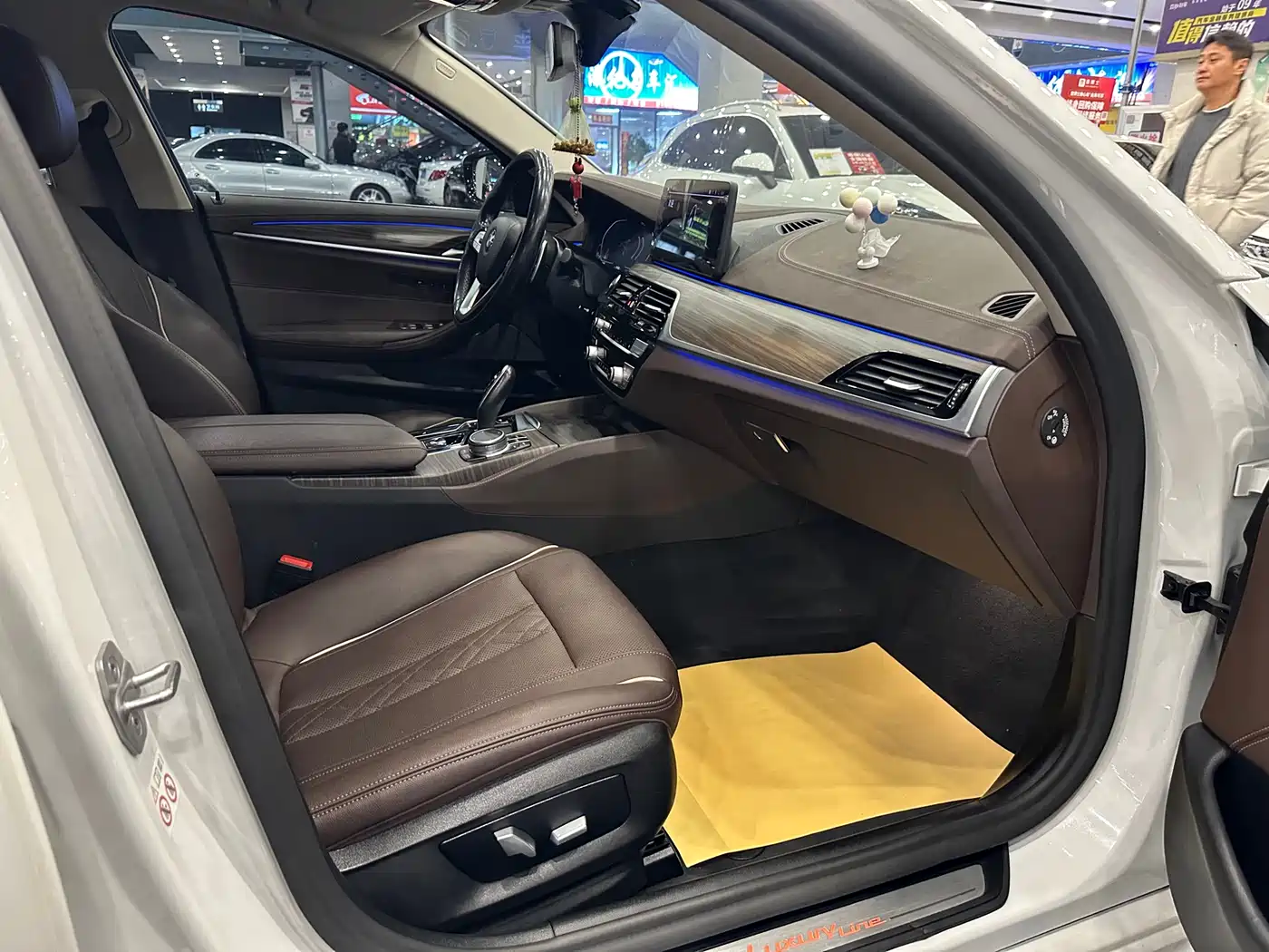 BMW 5-SERIES