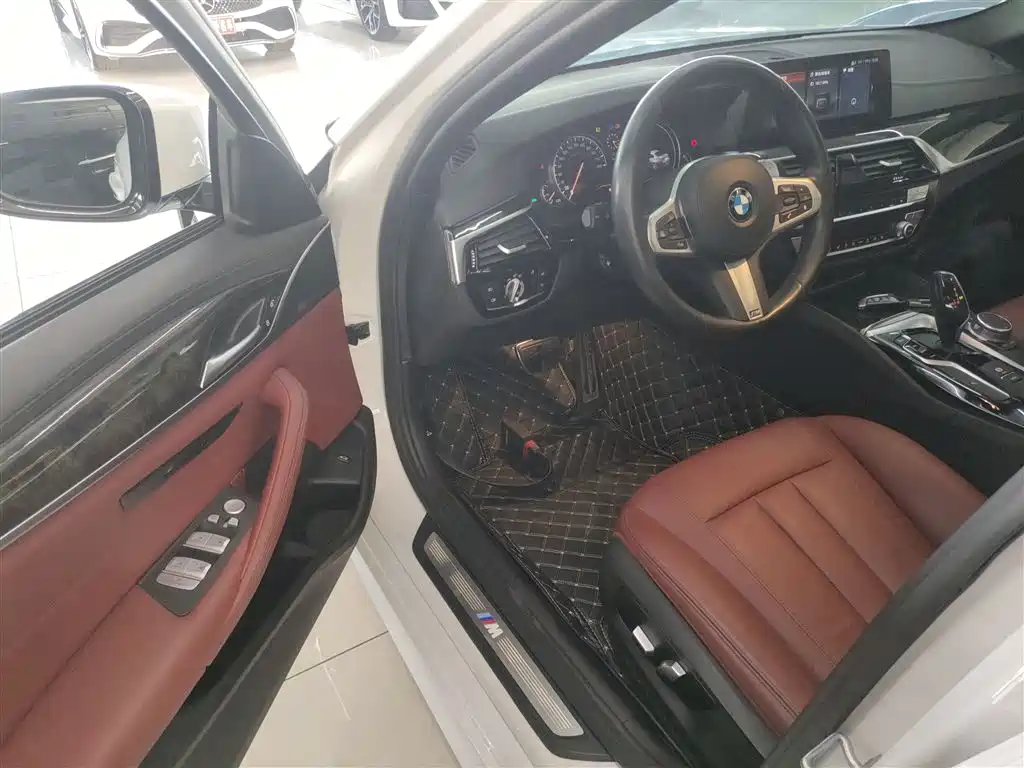 BMW 5 Series 2018 Facelift 530Li Leading M Sport Package фото 16