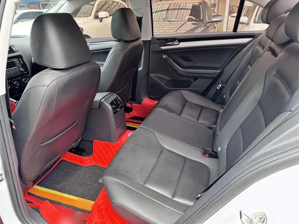Volkswagen Sagitar 2015 1.6L Manual Comfort фото 9