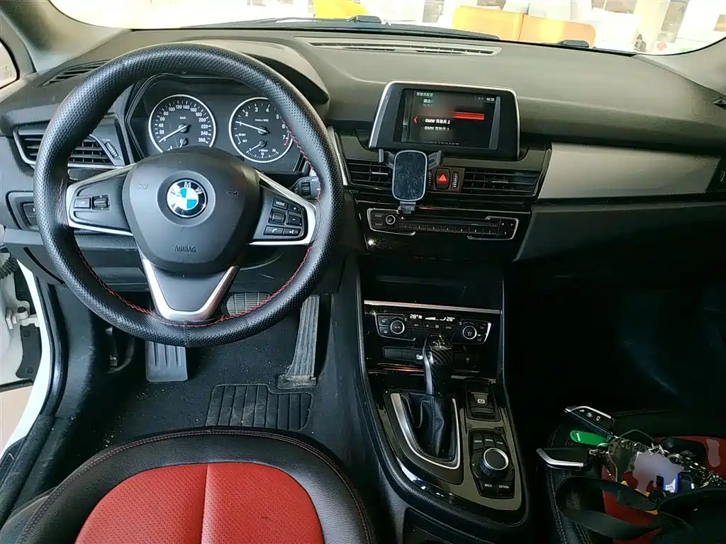 BMW 2 Series Touring 2016 218i Leading фото 3