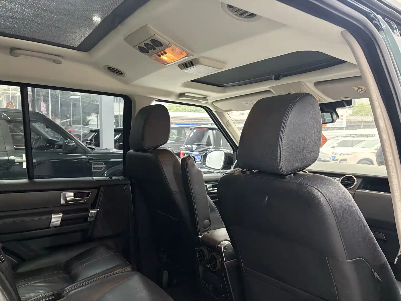 Land Rover Discovery 2015 3.0 SDV6 HSE Diesel фото 24