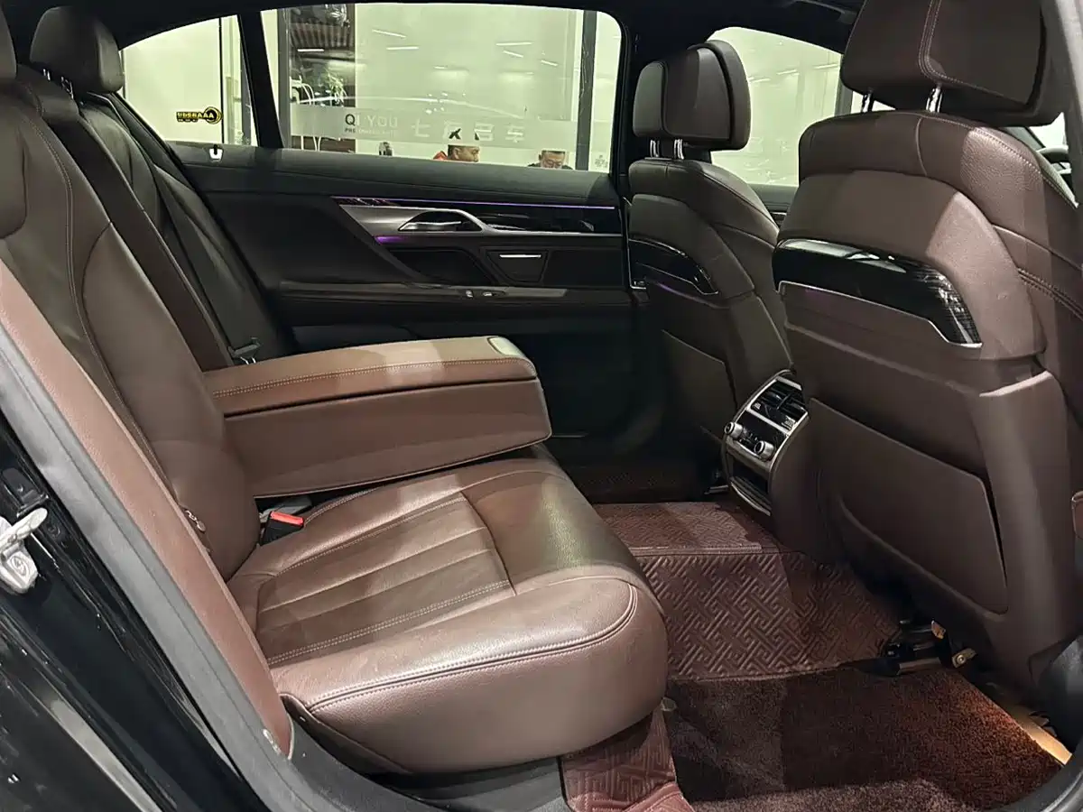BMW 7 Series 2018 730Li Leading Type M Sport Package фото 14