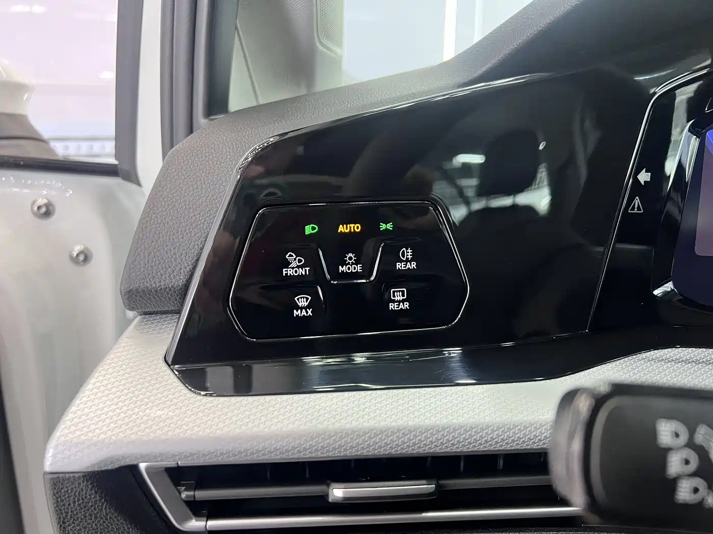Volkswagen Golf 2023 280TSI DSG Pro фото 9