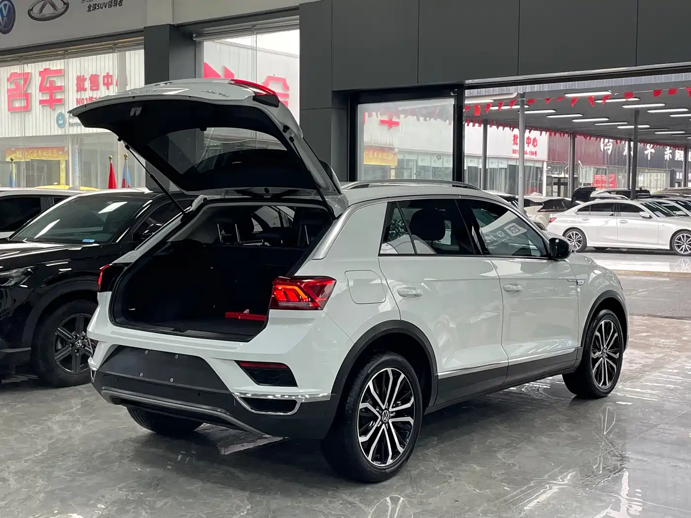 VOLKSWAGEN T-ROC EXPLORING SONGS