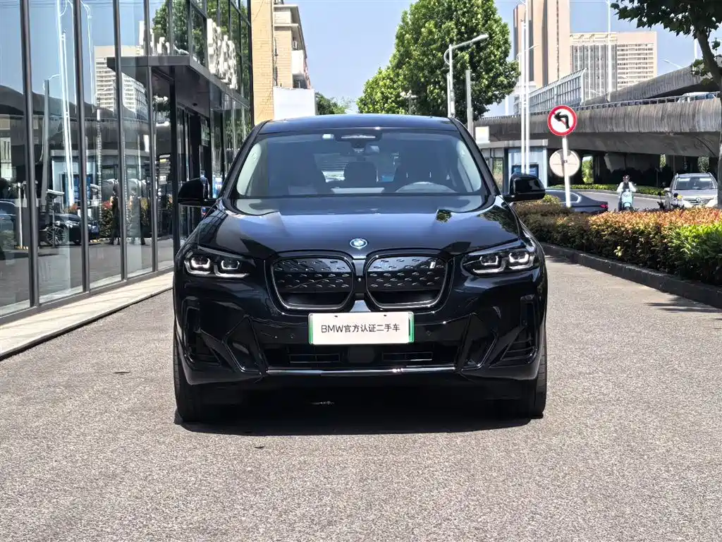 BMW iX3 2024 Innovation Leader фото 2