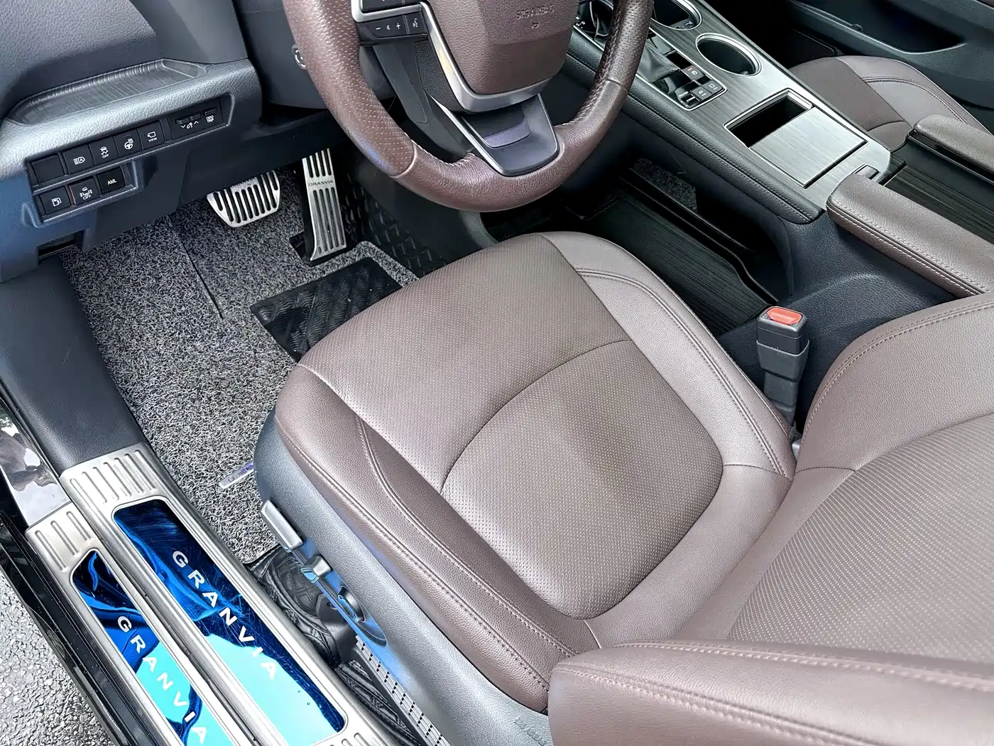 Toyota Granvia 2022 Model Year 2.5L Hybrid Flagship Edition фото 19