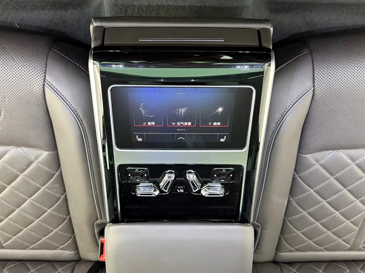 Audi A8 2024 Model A8L 50 TFSI quattro Premium Selection фото 25