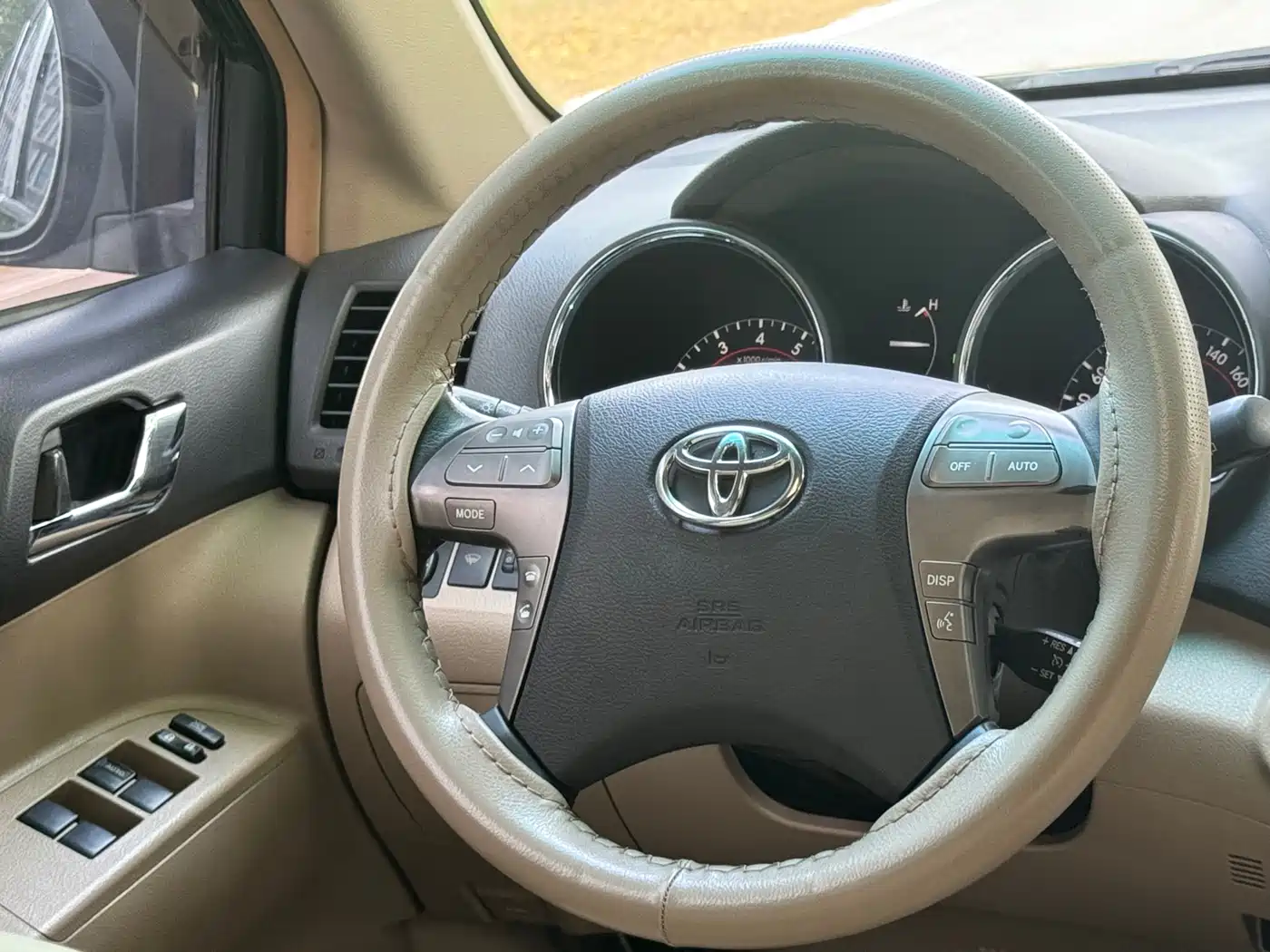 Photo 8 - Toyota Highlander