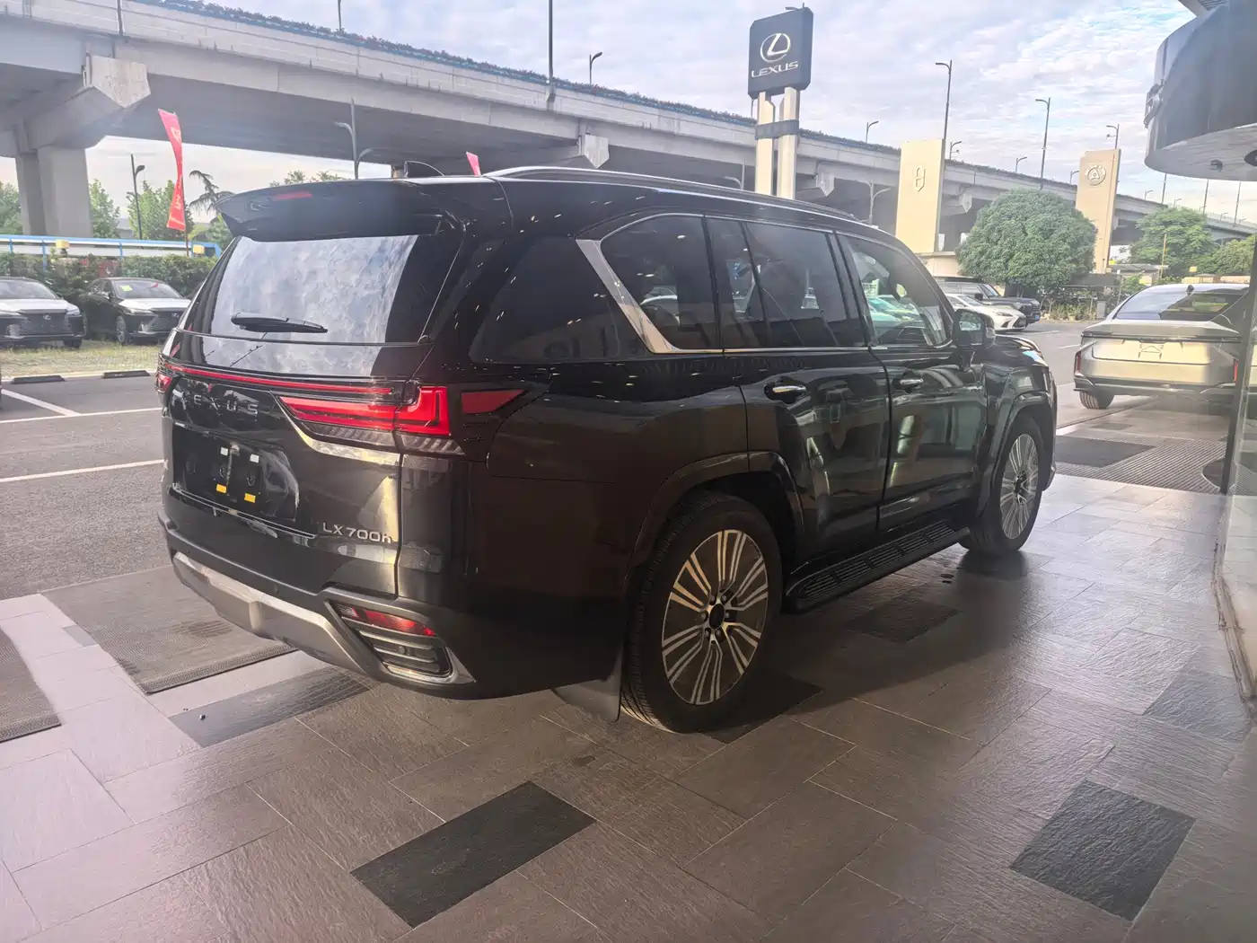 Lexus LX 2025 700h Boundary Edition фото 10