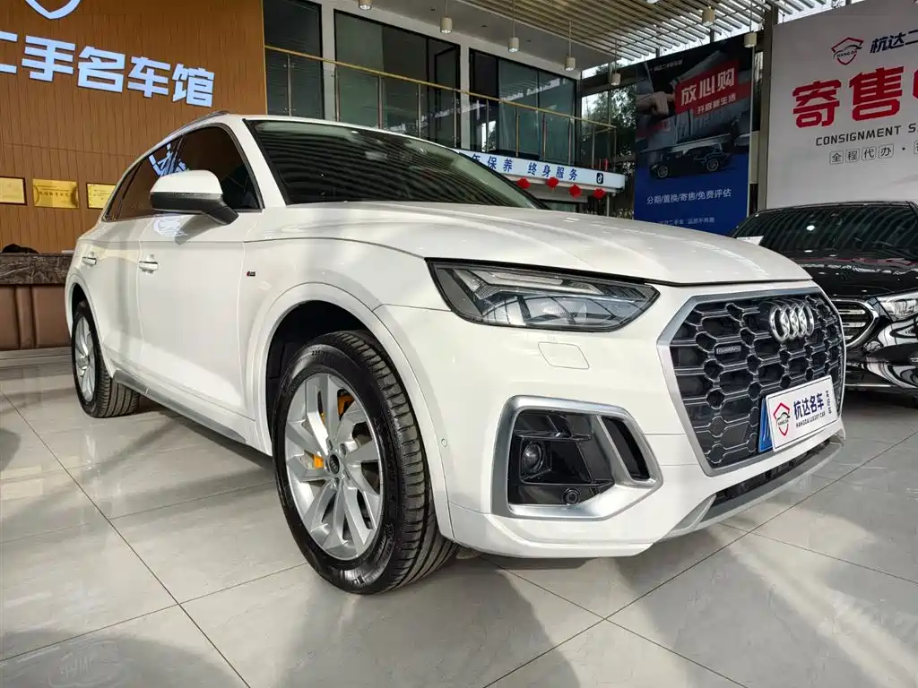 Audi Q5L 2023 40T Luxury Dynamic фото 3