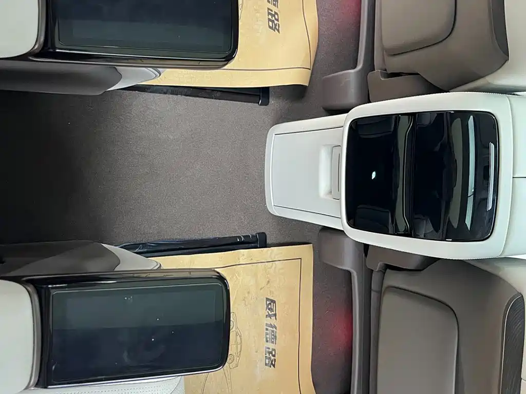 Denza D9 2023 2022 DM-i 970 AWD Flagship