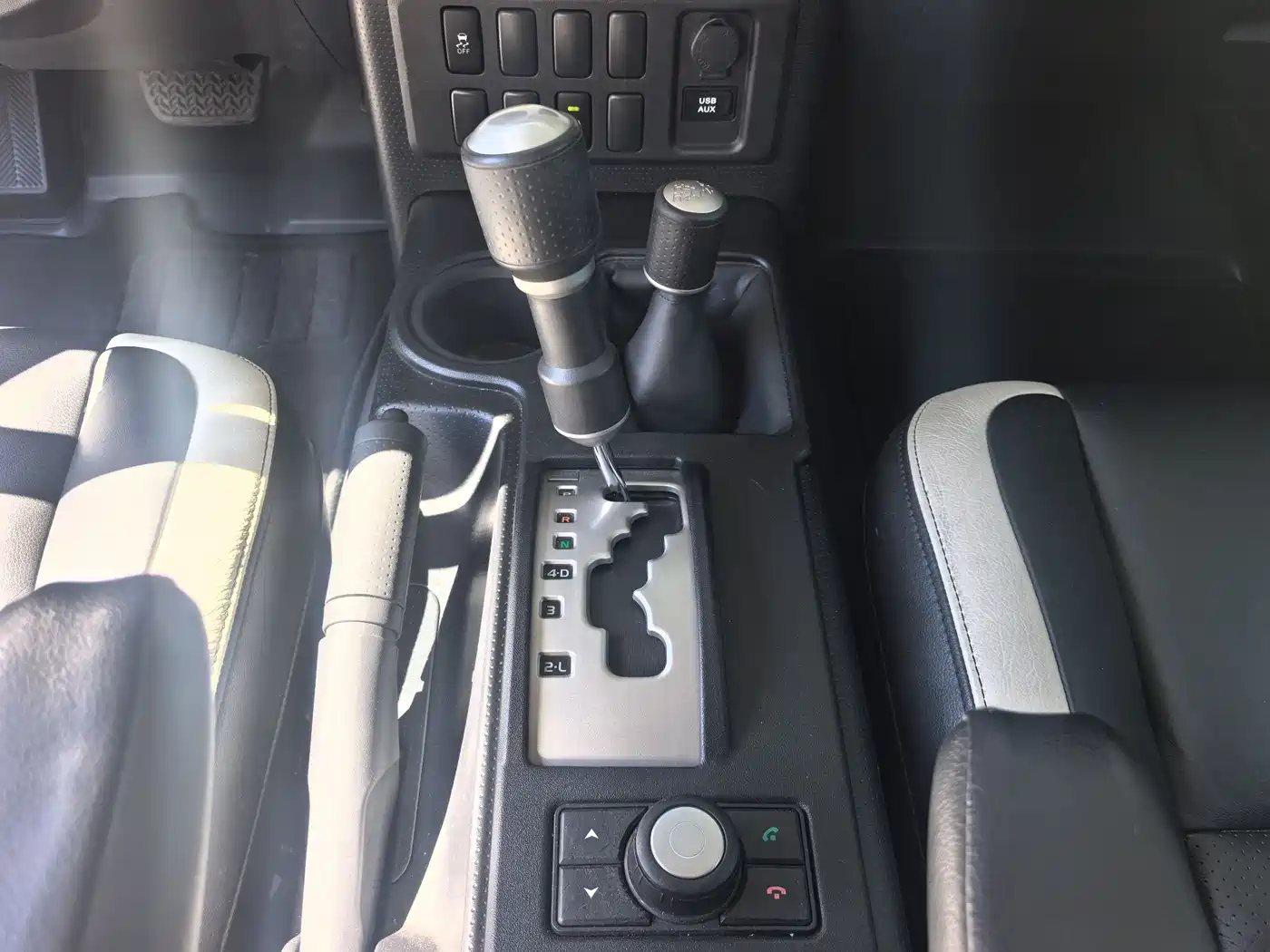 Toyota FJ Cruiser 2013 4.0L фото 16