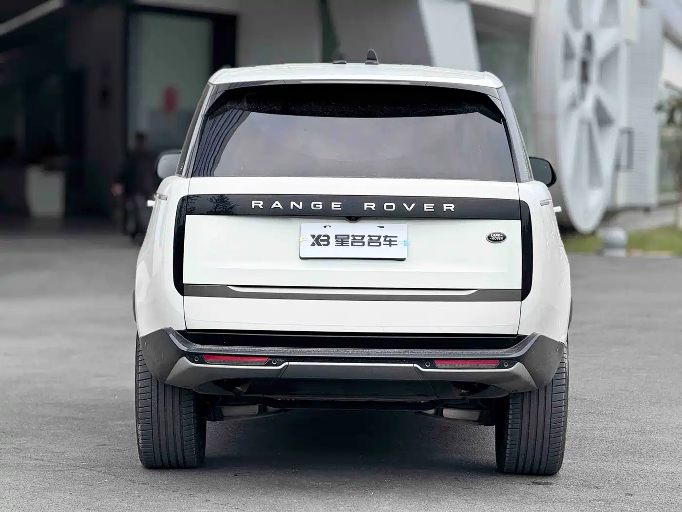 Land Rover Range Rover 2024 3.0 L6 400PS Golden Age Extended 7-Seater фото 8
