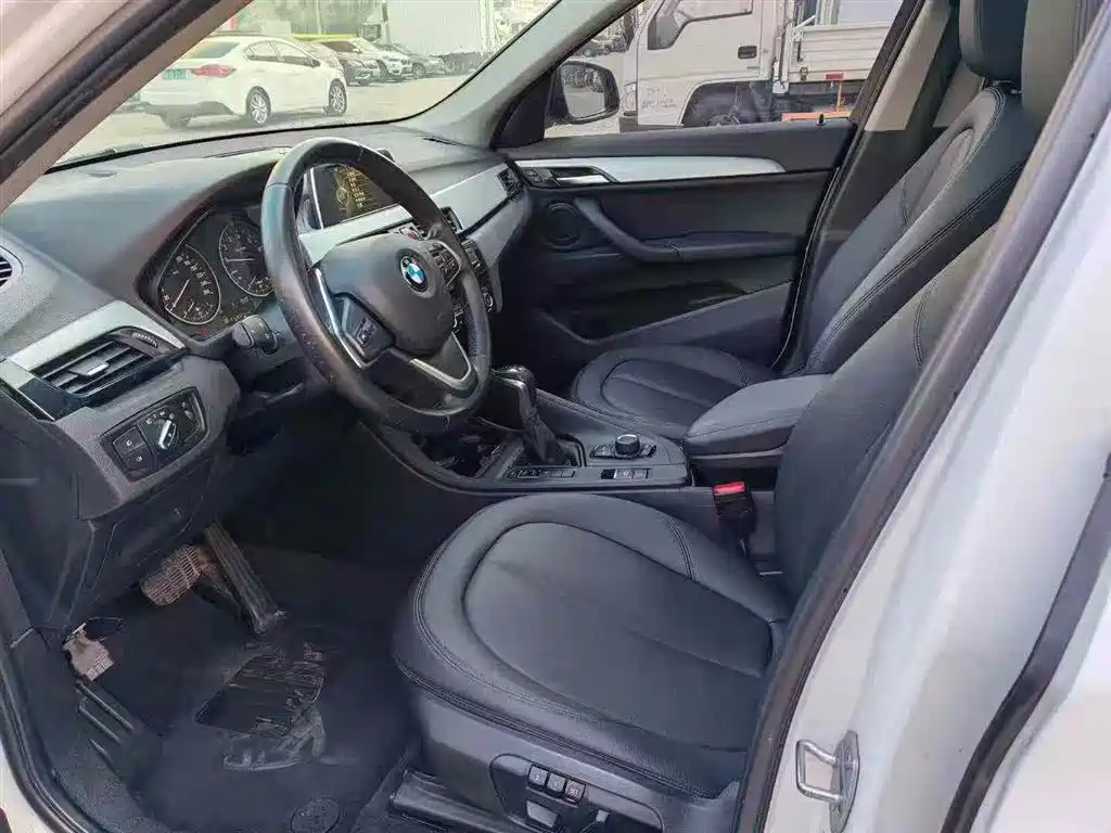 BMW X1 2016 sDrive18Li Premium Model фото 13