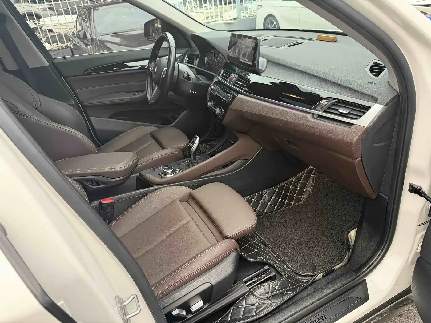 BMW X1 2022 sDrive25Li Leading фото 10