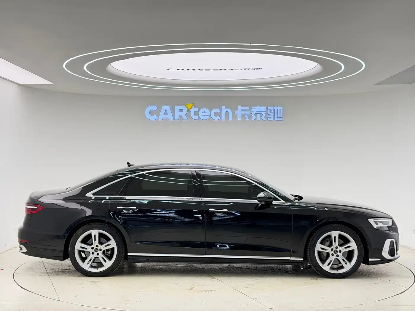 Audi A8 2023 A8L 50 TFSI quattro Exclusive фото 4